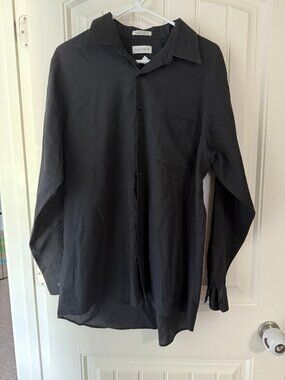 men’s XL Van Heusen black button down shirt